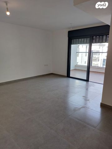 דירה, נרקיס 16, הפרחים, חריש