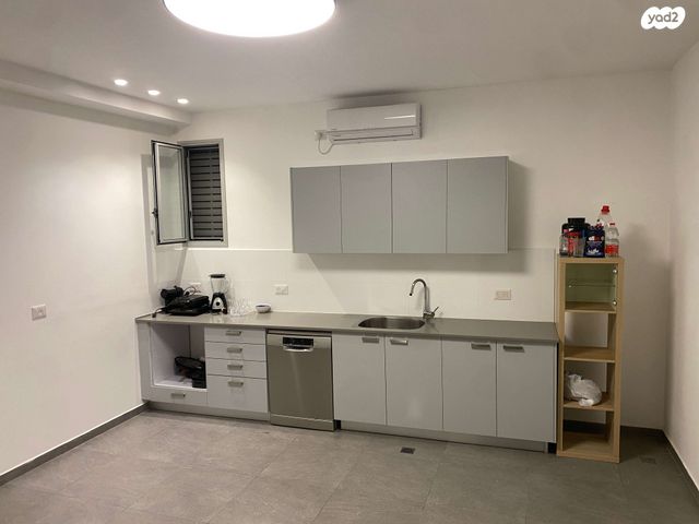 חצרות הדר 17