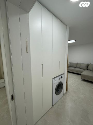 שמחת עולם 18