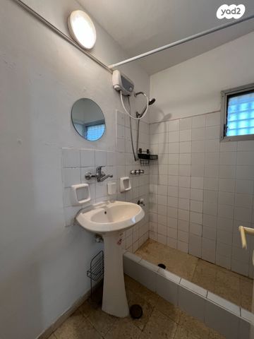 יקותיאל אדם 6