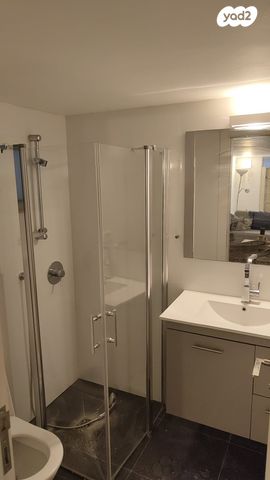 יחידת דיור, המעיין 17, רום 2000, רעננה