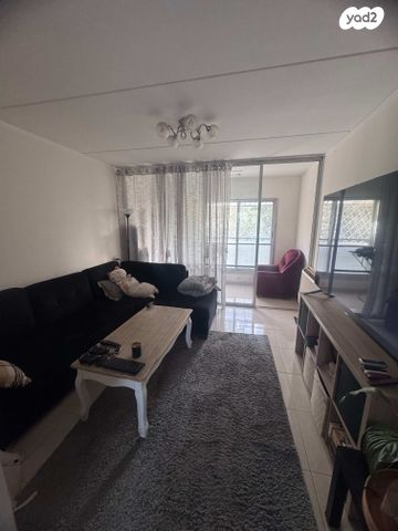 דירה, י.ל. פרץ 1, צור שלום, קרית ביאליק