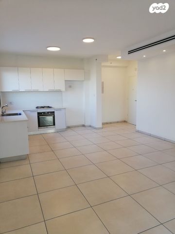 לאה גולדברג 10