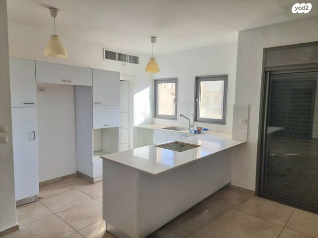 דופלקס, הקרן 13, יובלים, פרדס חנה כרכור