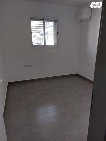 דירה, נרקיס 16, הפרחים, חריש