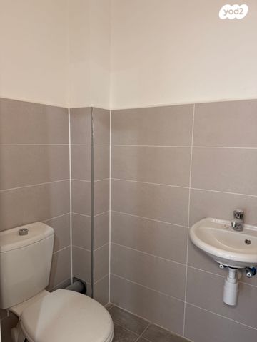 דירה, אפרים קישון 2, חתני פרס ישראל, באר יעקב