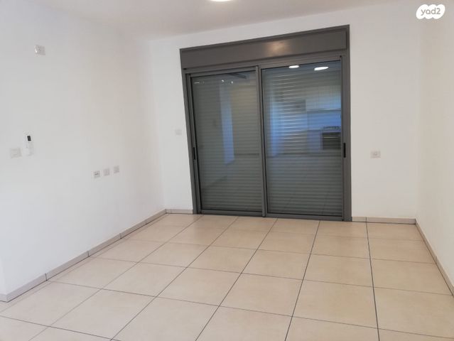 דירה, לאה גולדברג 10, חתני פרס ישראל, באר יעקב