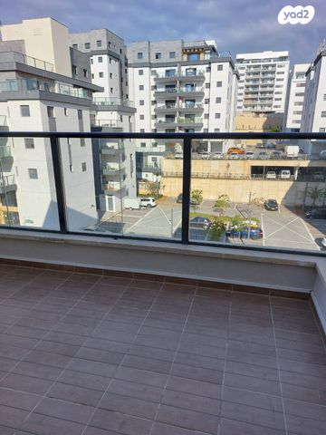 דירה, נרקיס 16, הפרחים, חריש