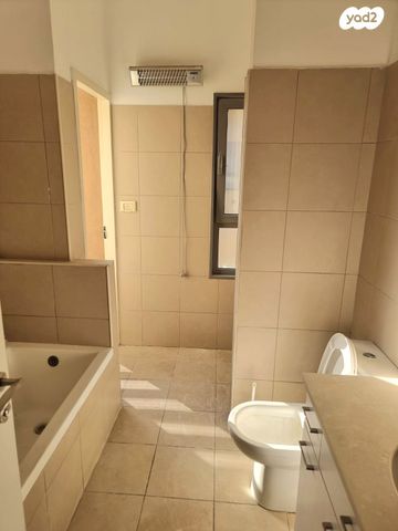 דופלקס, הקרן 13, יובלים, פרדס חנה כרכור