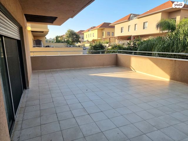 דופלקס, הקרן 13, יובלים, פרדס חנה כרכור