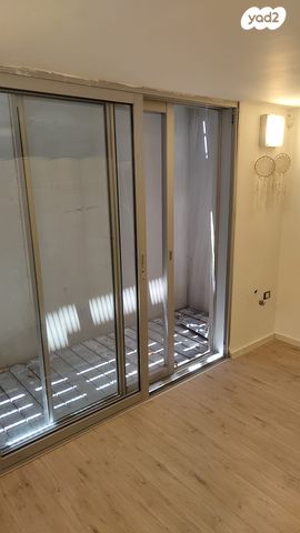 יחידת דיור, המעיין 17, רום 2000, רעננה