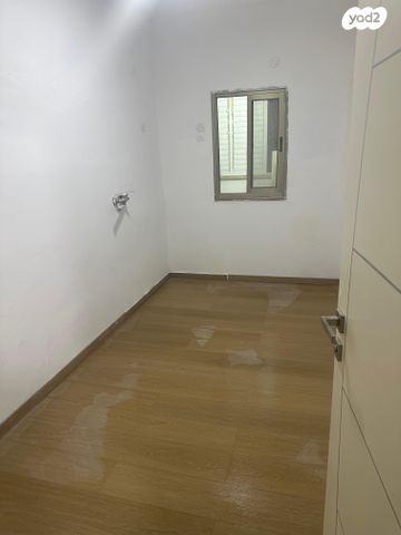 דירה, צ"ג בנות 21, רמב"ם, ראשון לציון