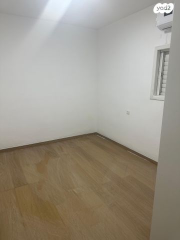 דירה, צ"ג בנות 21, רמב"ם, ראשון לציון