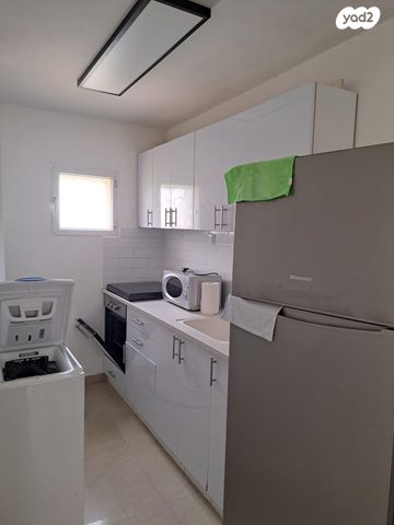 דירה, שדרות הרצל 234, גיורא יוספטל, דימונה