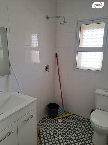 דירה, שדרות הרצל 234, גיורא יוספטל, דימונה