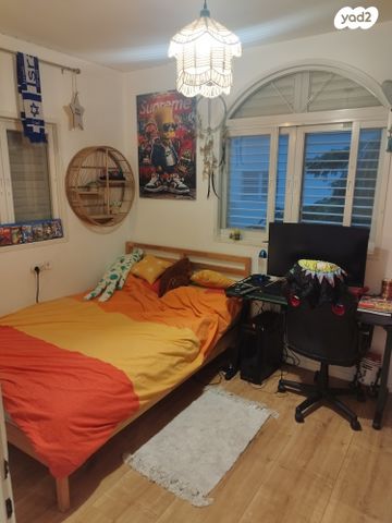 דו משפחתי, הוד השרון