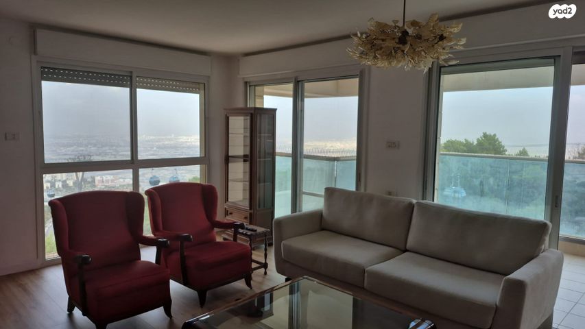 דירה, התאנה, נשר