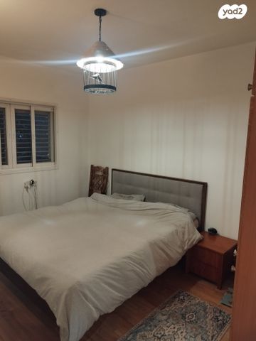 דו משפחתי, הוד השרון