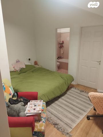 דו משפחתי, הוד השרון