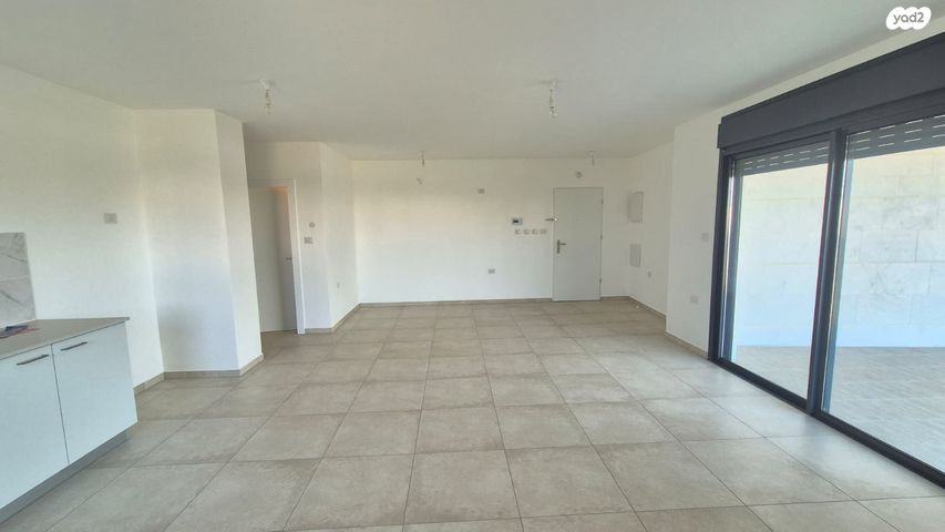 דירה, הרב מרדכי אליהו, אגמים מזרח, אשקלון