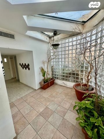 גג/ פנטהאוז, שדרות ח"ן, ב' / צפון מערב העיר, רחובות