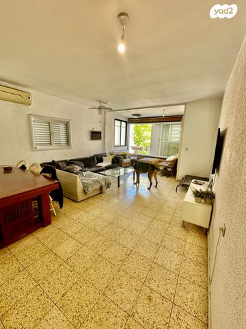 דירה, שדרות גלוסקין, ב' / צפון מערב העיר, רחובות