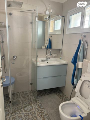 גג/ פנטהאוז, יהלום, אבני חן, רחובות