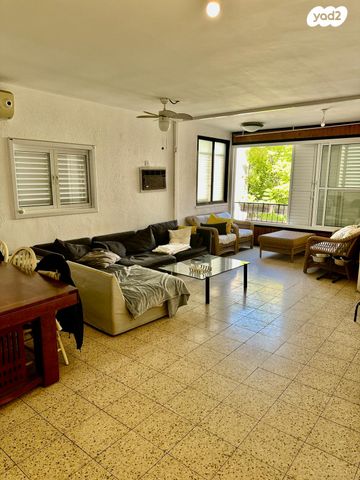 דירה, שדרות גלוסקין, ב' / צפון מערב העיר, רחובות