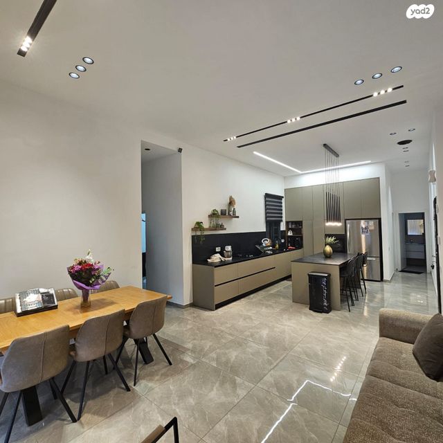 דירת גן, יצחק שמיר, רמת יורם, נתיבות