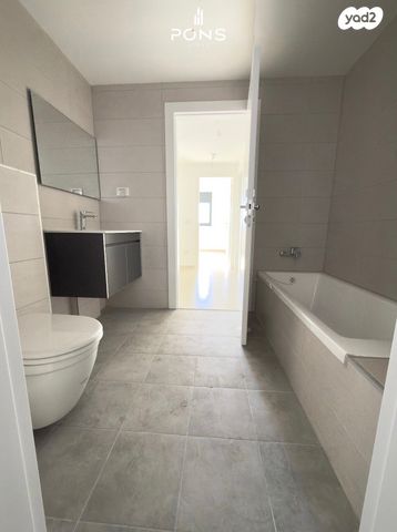 דירה, אהוד מנור, המוזיקה, שדרות