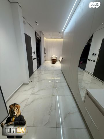 גג/ פנטהאוז, יהדות איטליה, רמת יורם, נתיבות