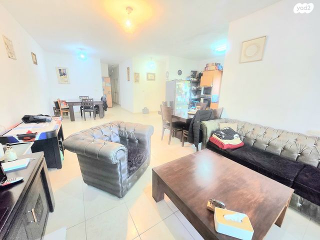 דו משפחתי, נאות הפרחים, גן יבנה