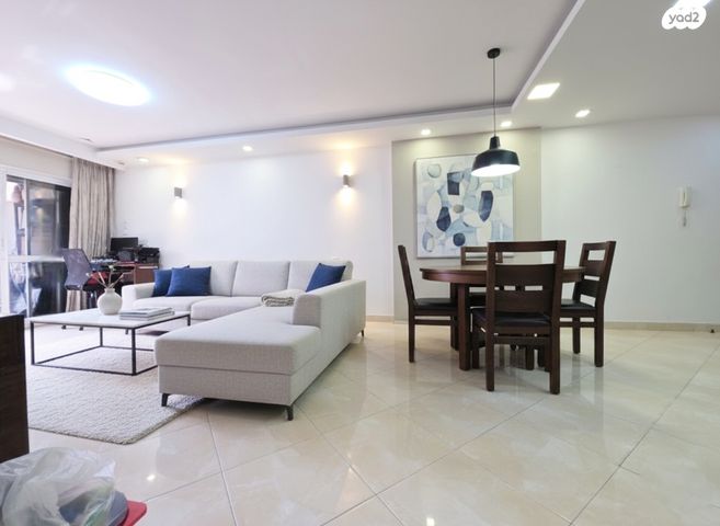 דירה, התזמורת, נאות אשלים, ראשון לציון