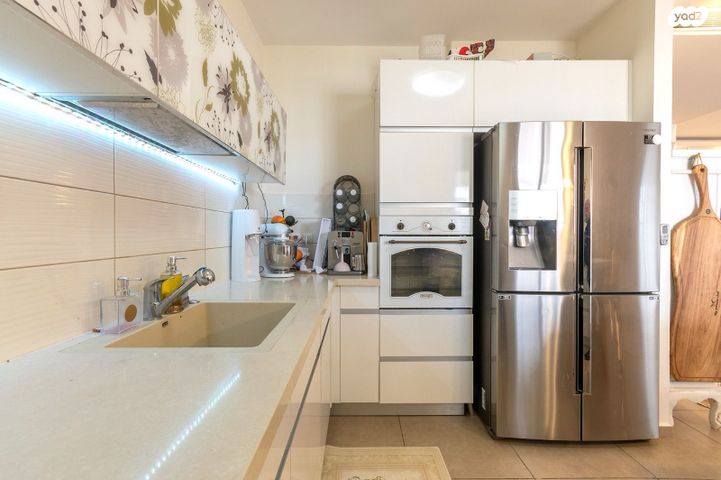 גג/ פנטהאוז, יבנה