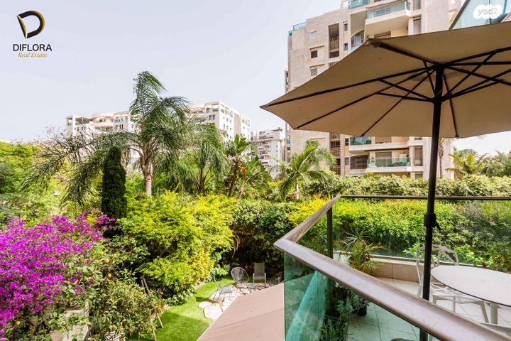 דירה, דניאל סמבורסקי, אזורי חן, גימל החדשה, תל אביב יפו