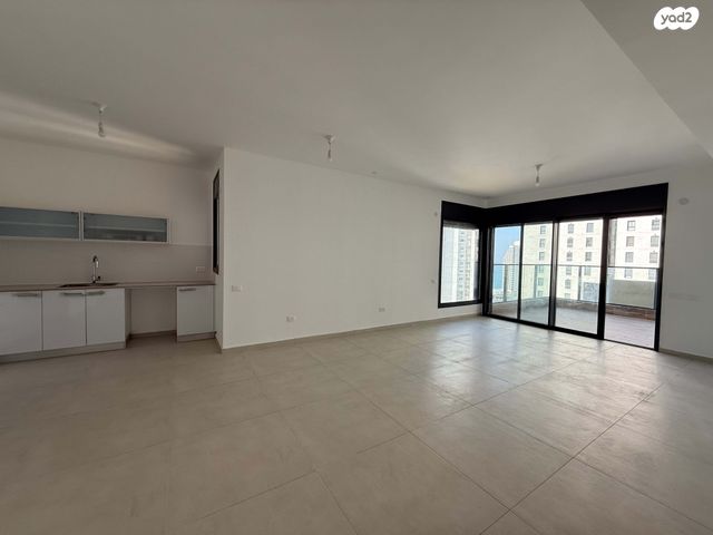 דירה, אמנון ליפקין שחק, נוף הטיילת, נתניה