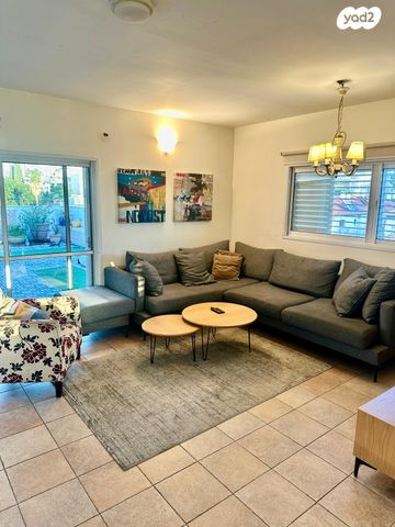 גג/ פנטהאוז, שדרות ח"ן, ב' / צפון מערב העיר, רחובות