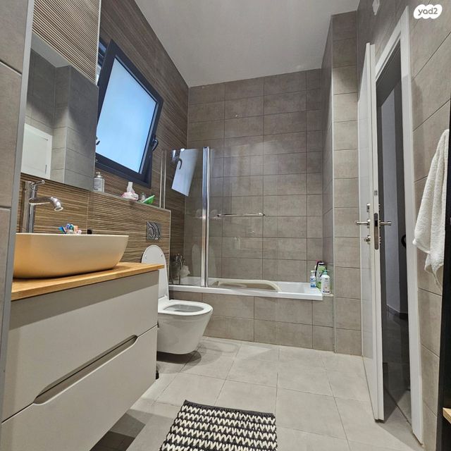 דירת גן, יצחק שמיר, רמת יורם, נתיבות