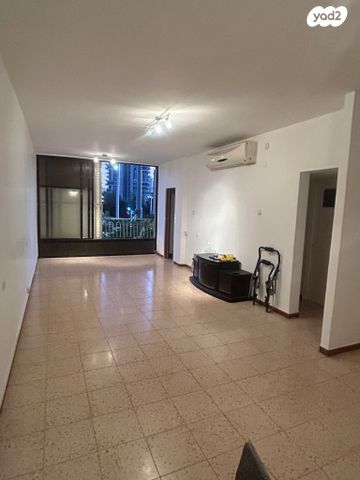 דירה, יוספטל 85, לב העיר, בת ים