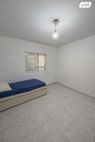 דירה, שלמה אבן גבירול, חכמי ישראל, דימונה