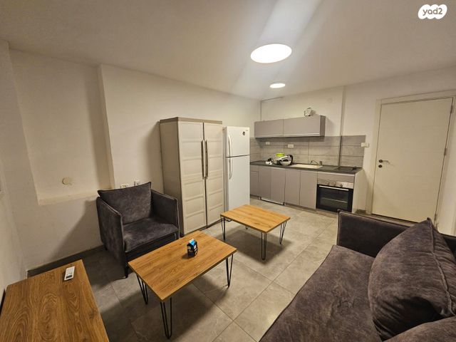 רחבת הרב עוזיאל 13