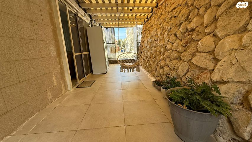 דירת גן, התבור, יצחק רבין, צפת