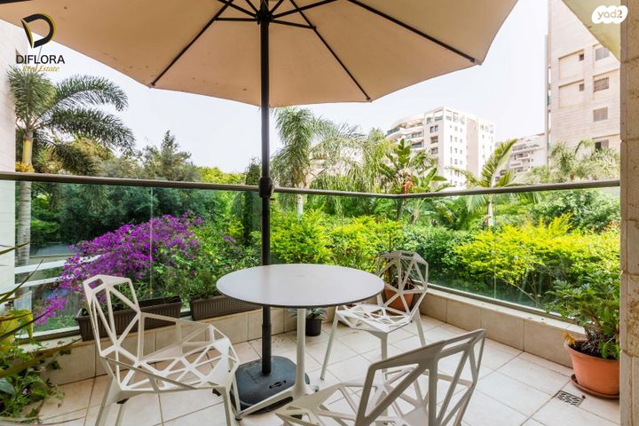 דניאל סמבורסקי 