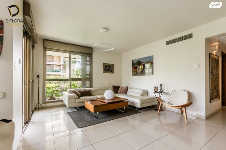 דירה, דניאל סמבורסקי, אזורי חן, גימל החדשה, תל אביב יפו