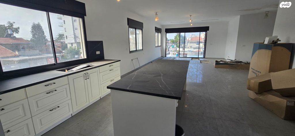 גג/ פנטהאוז, ביאליק 17, מרכז העיר, חדרה