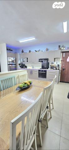 דירה, שדרות העצמאות 32, לב העיר, בת ים