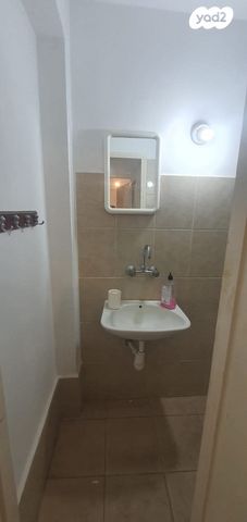 דירה, הנרי מלכה, שיכון שלוש קומות, דימונה