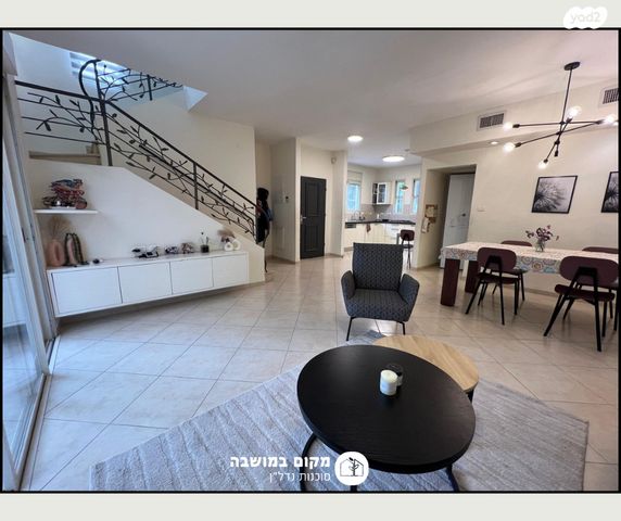 דו משפחתי, בנימינה גבעת עדה