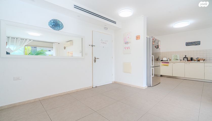 דירה, עינות צוקים, שקמים ואגמים, אשקלון