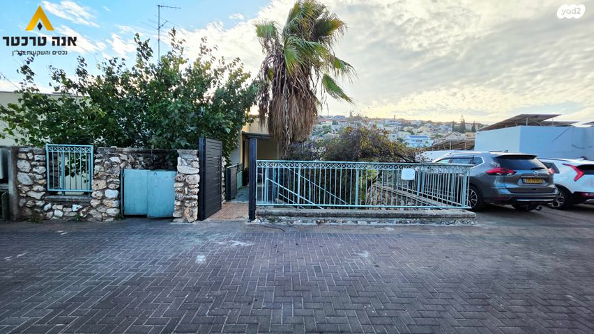 דו משפחתי, חרצית, אשכול, כרמיאל